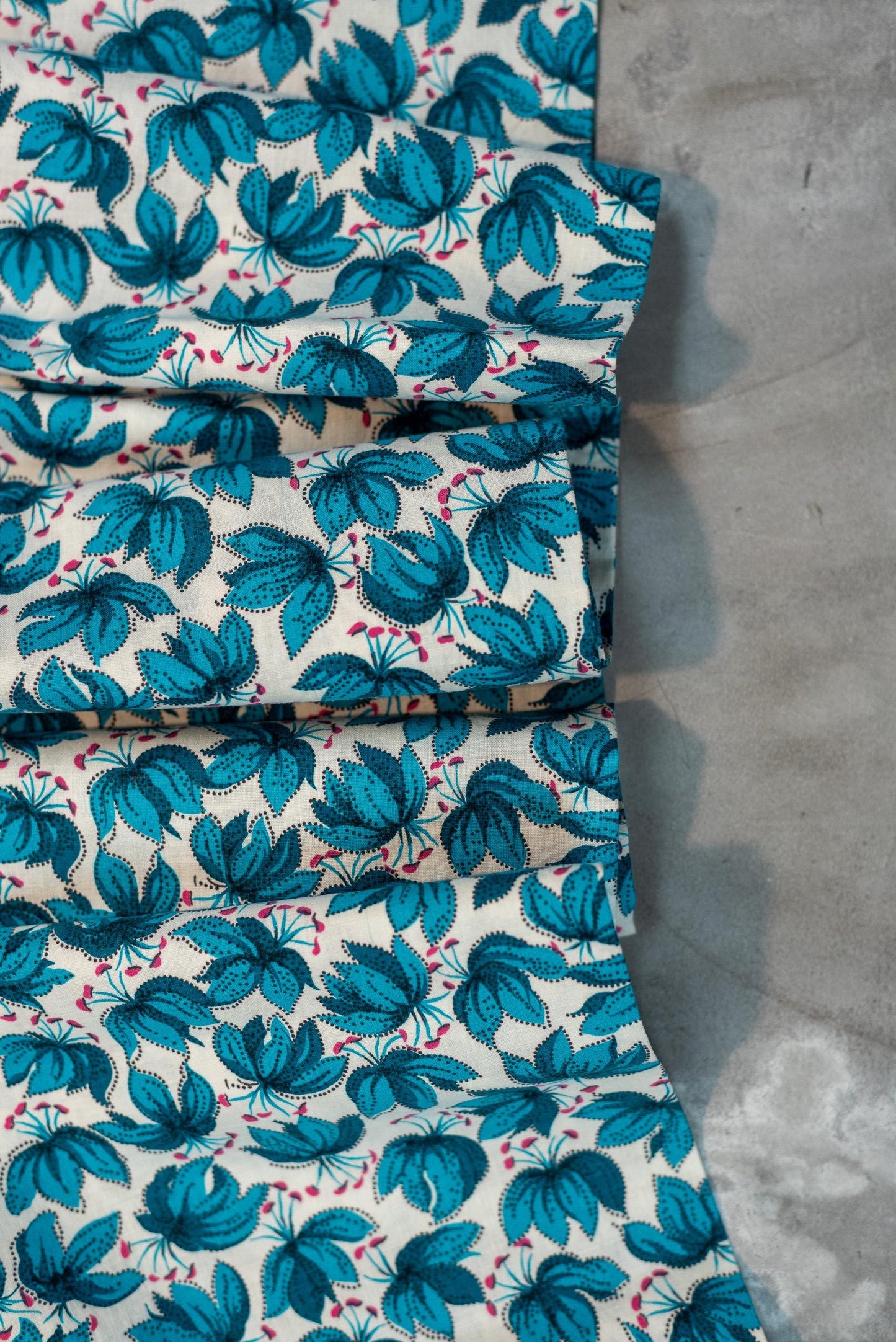 Vintage Fabric - Mid Century Lotus Floral Cotton Fabric Bthy